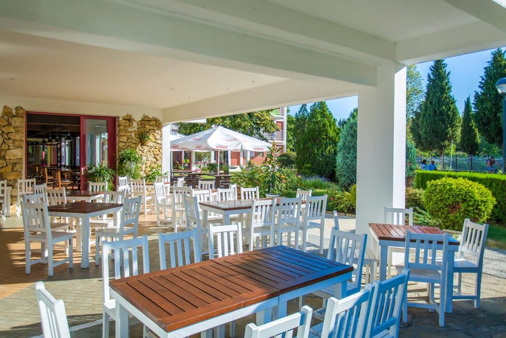 открита част на ресторант - хотел Longosa