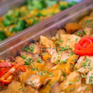 храна на блок маса в хотел Лонгоза