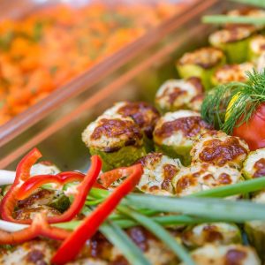 храна на блок маса в хотел Лонгоза